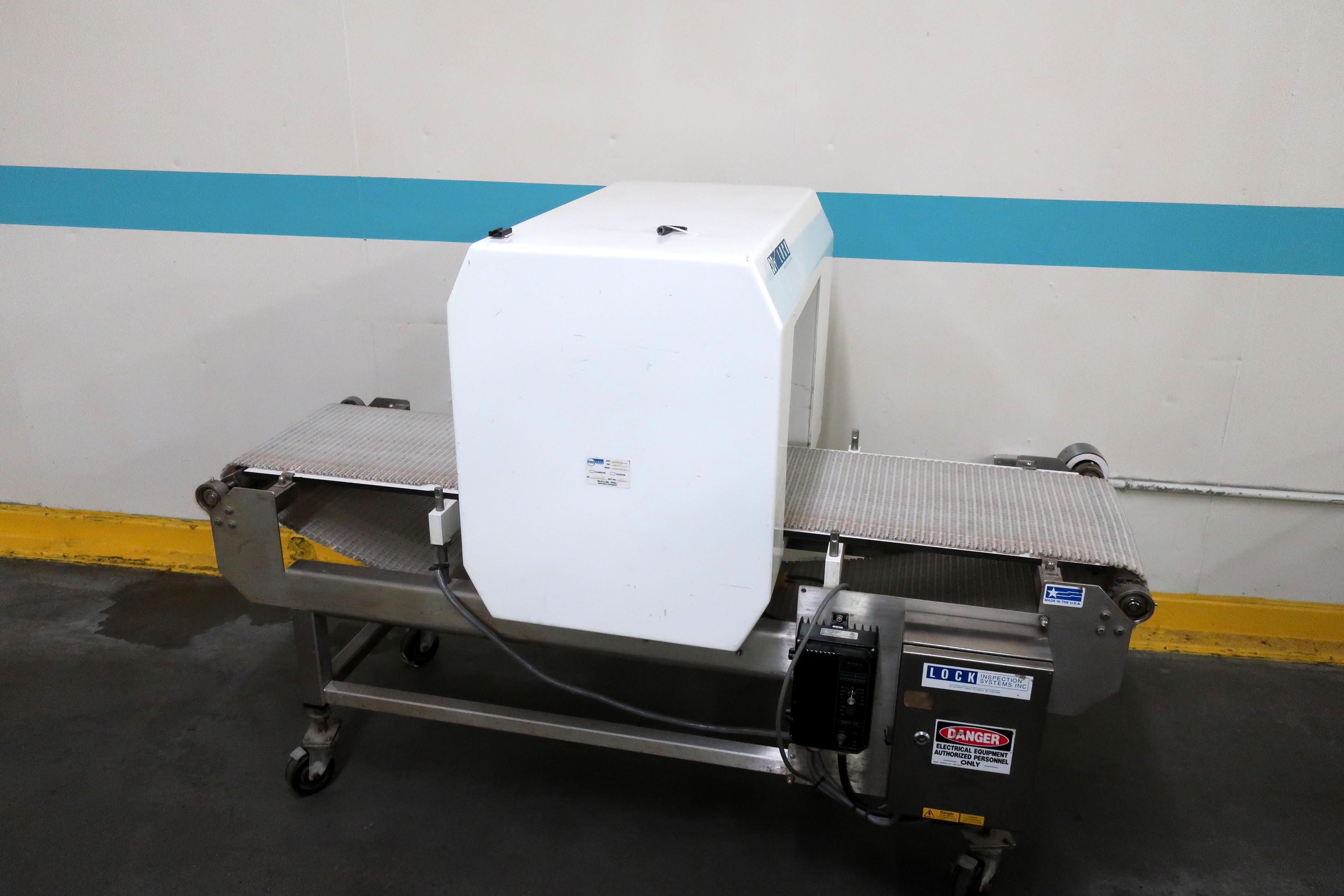 https://www.aaronequipment.com/images/AuctionImages/Metal Detector.JPG